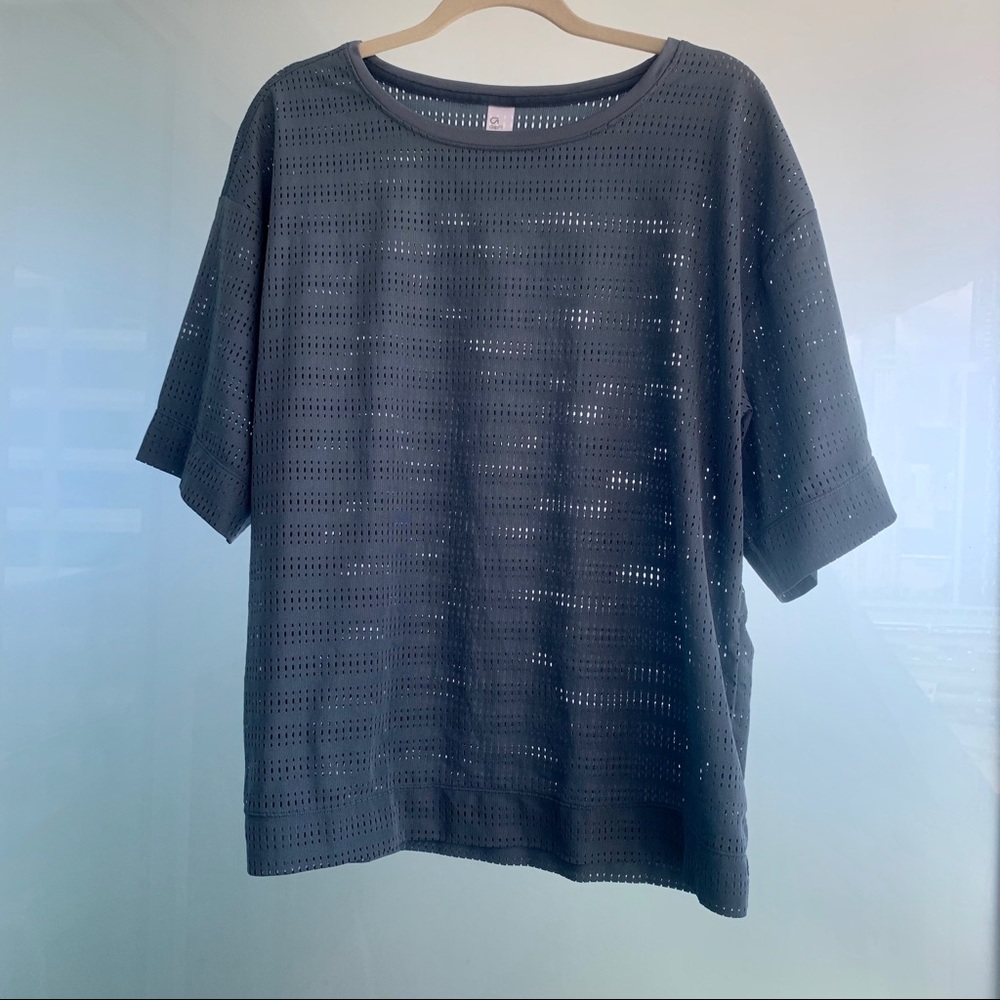 Breathable Workout Top - Picture 2 of 5